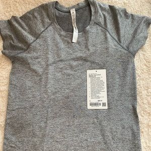 SLATE/WHITE LULULEMON SWIFTLY TECH SHORT SLEEVE SIZE 8